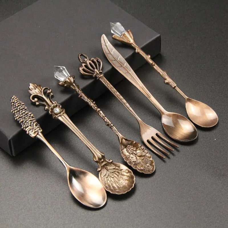 CONJUNTO DE COLHER E GARFO VINTAGE – Elegância e Sofisticação na Sua Mesa!